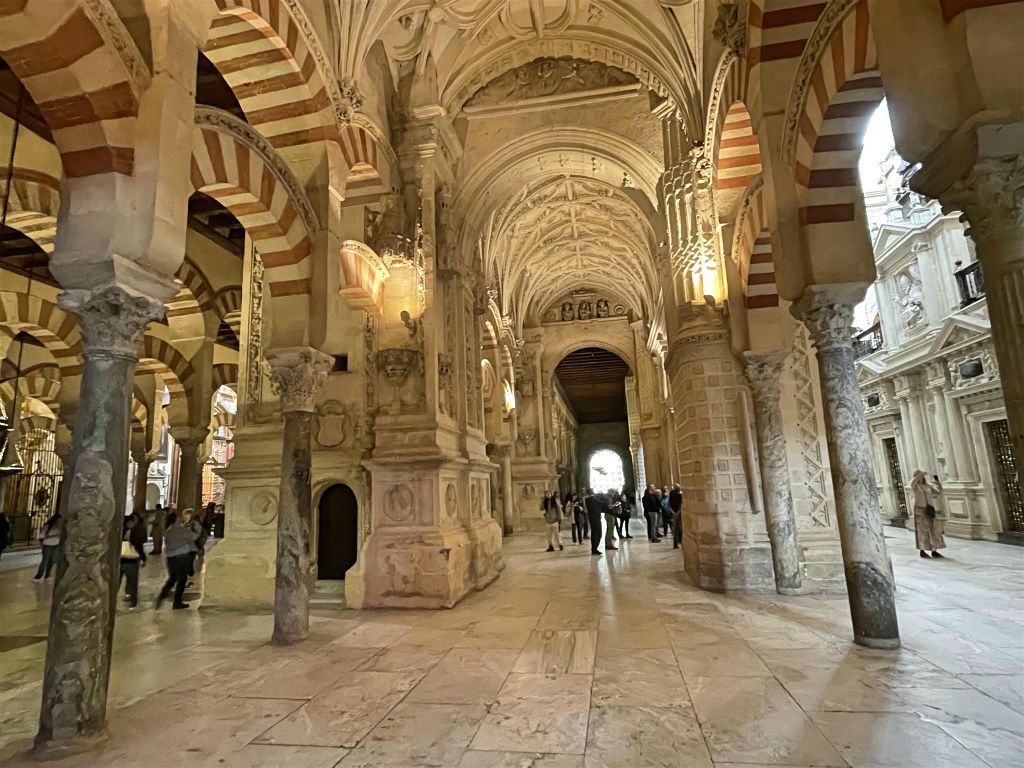 CÓRDOBA - binnen in de Mezquita