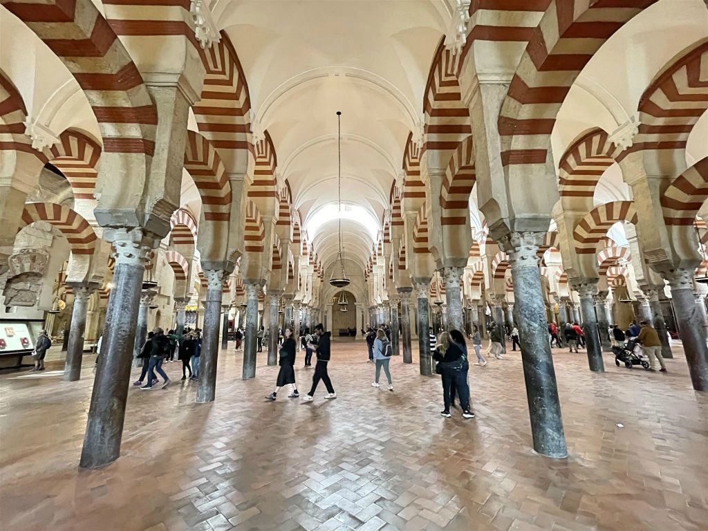 CÓRDOBA - enkele zuilen in de Mezquita