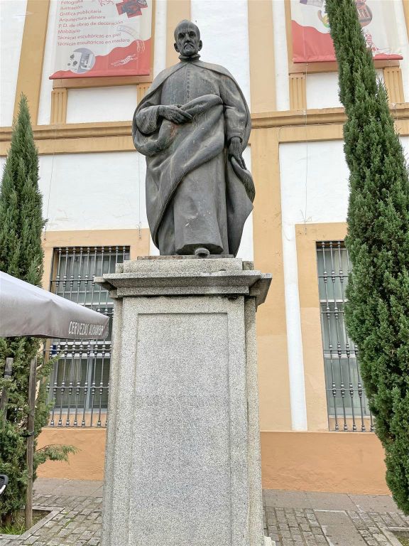 CÓRDOBA - een standbeeld ter ere van de dichter en toneelschrijver Luis de Góngora (1561-1621)