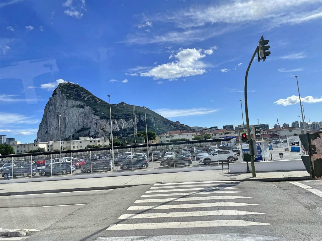 GIBRALTAR - de rots van Gibraltar bij de grensplaats La Línea