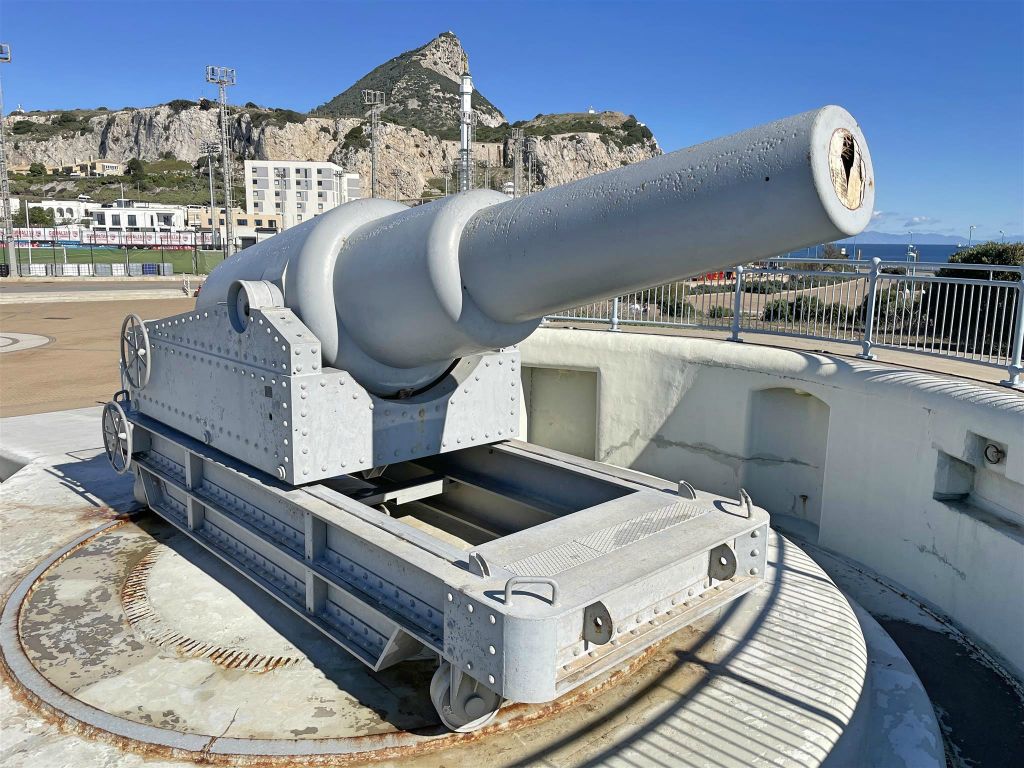 GIBRALTAR - een oud kanon bij Europa Point