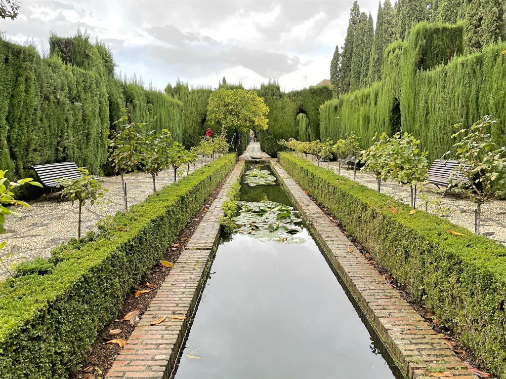 GRANADA - een tuin van het Alhambra complex