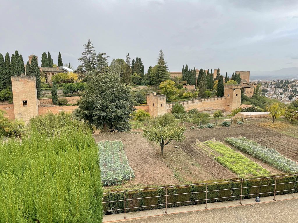 GRANADA - een tuin van het Alhambra complex
