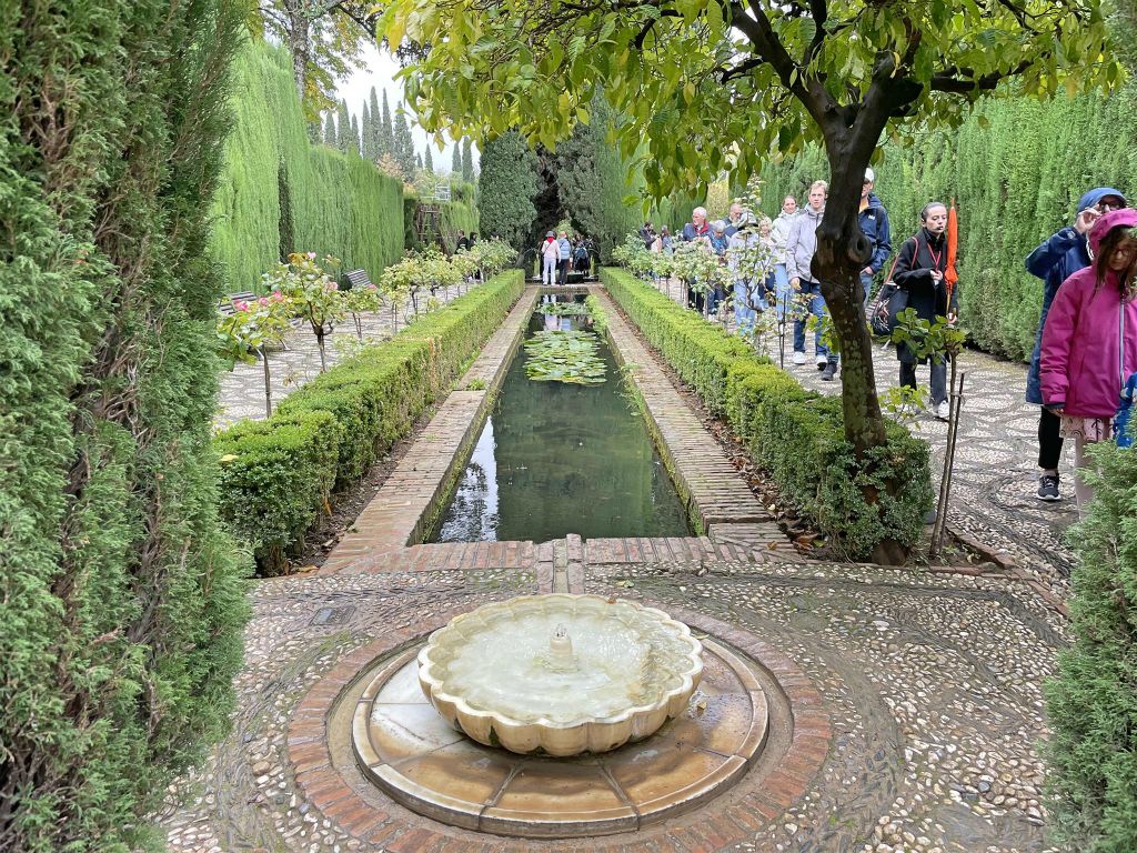 GRANADA - een tuin van het Alhambra complex