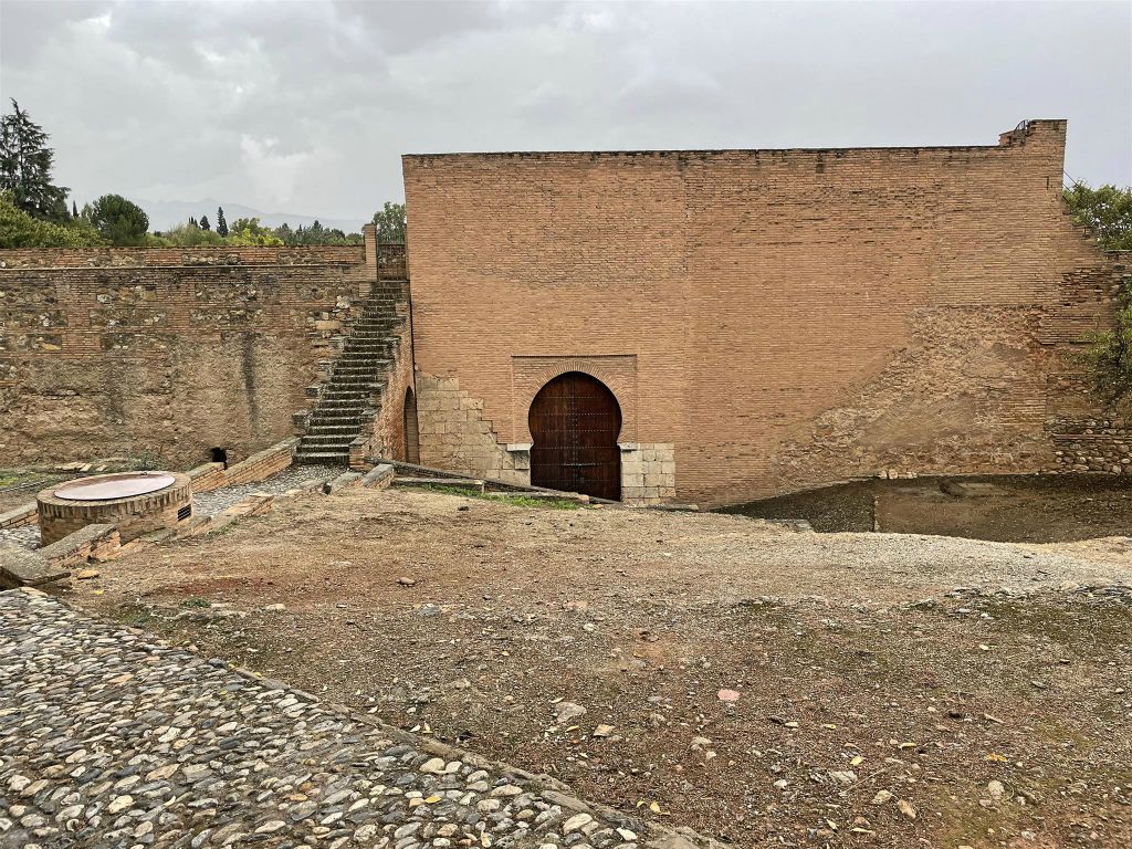 GRANADA - de poort van de zeven verdiepingen
