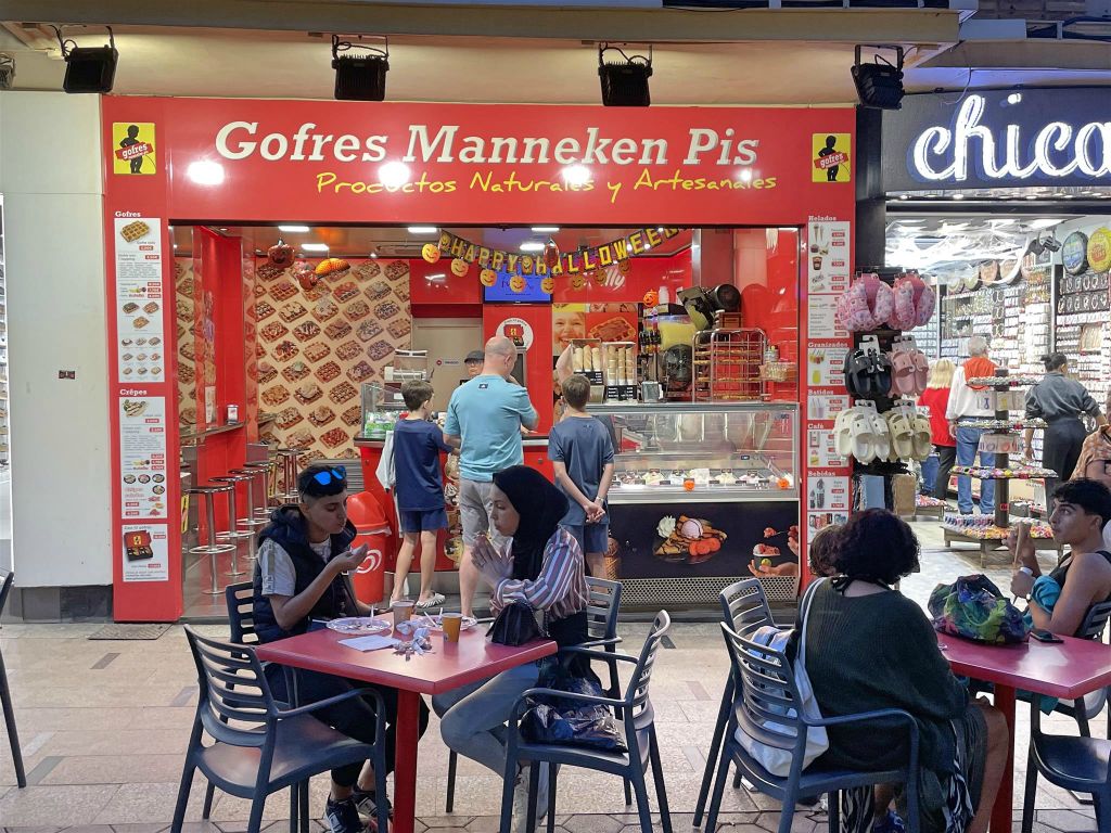 BENIDORM - de Gofres Manneken Pis wafelkraam