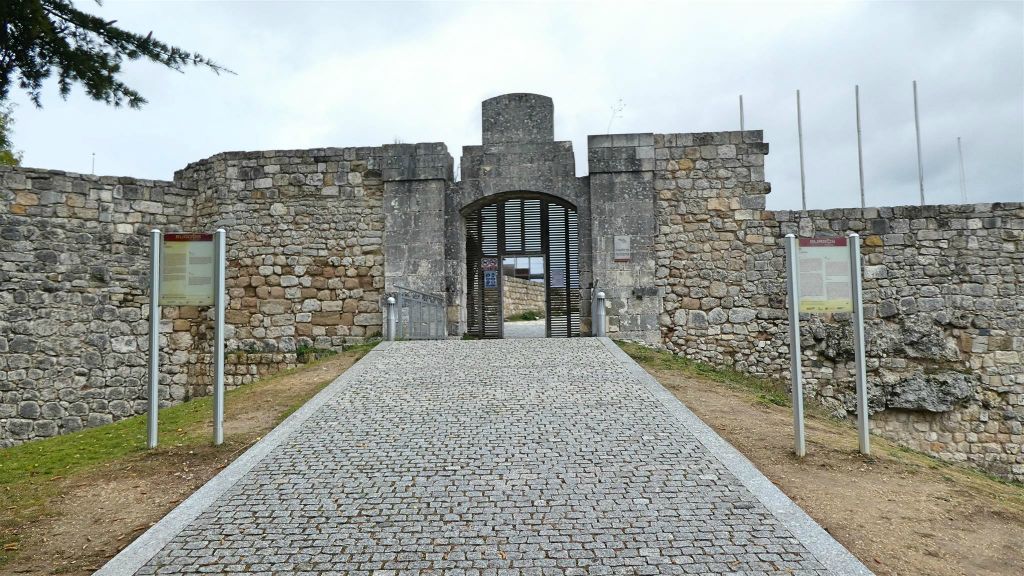 BURGOS - de ingang van het kasteel van Burgos