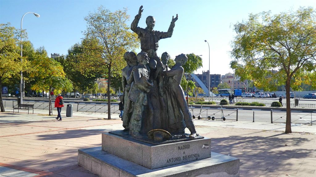 MADRID - een beeld bij de stierengevecht arena Las Ventas