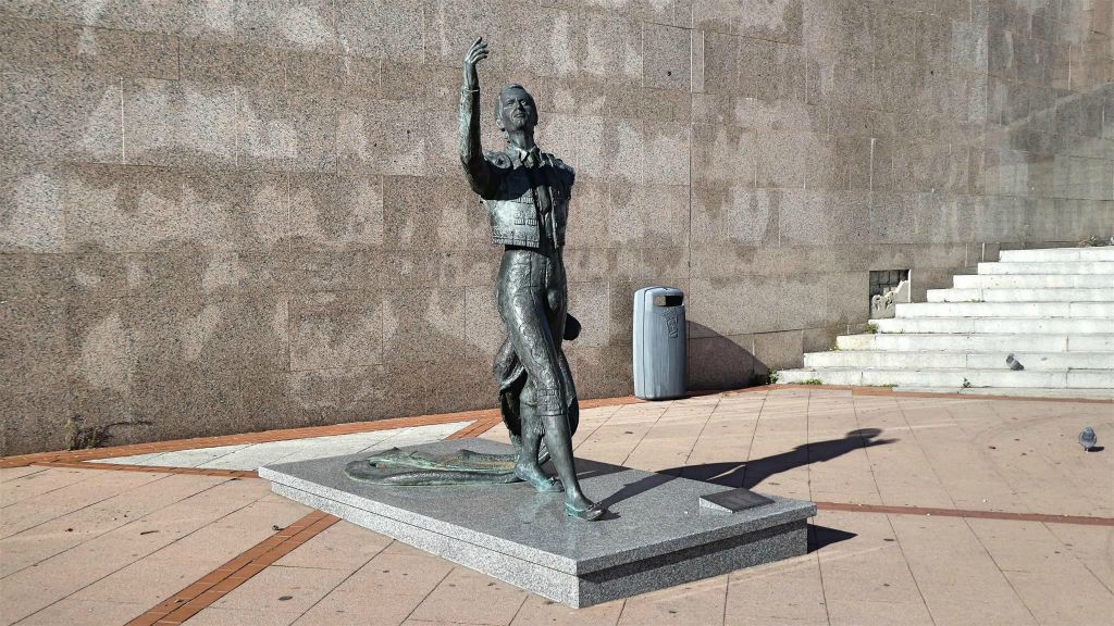 MADRID - een beeld bij de stierengevecht arena Las Ventas