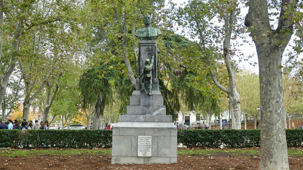 MADRID - het kapitein Angel Melgar monument