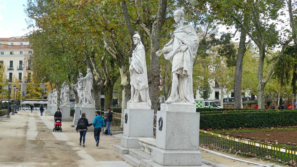 MADRID - enkele beelden in het park Plaza de Oriente