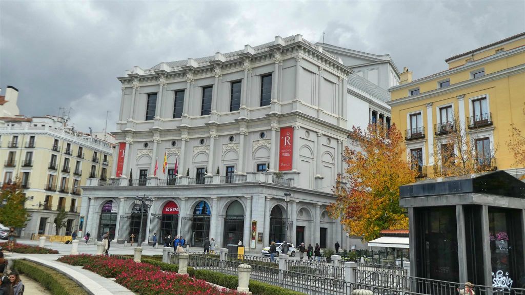 MADRID - het operagebouw Teatro Real