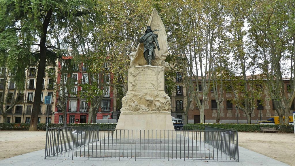 MADRID - het Cabo Noval monument in het park Plaza de Oriente