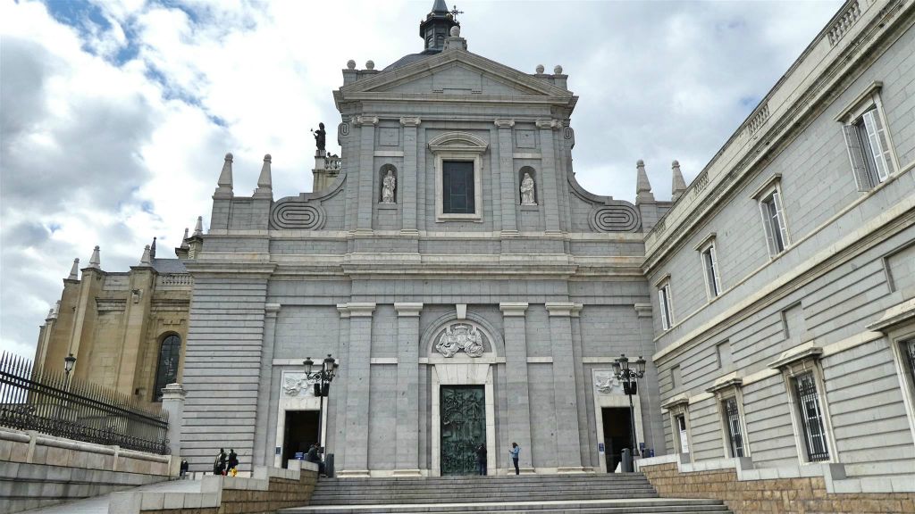 MADRID - de Almudena-kathedraal