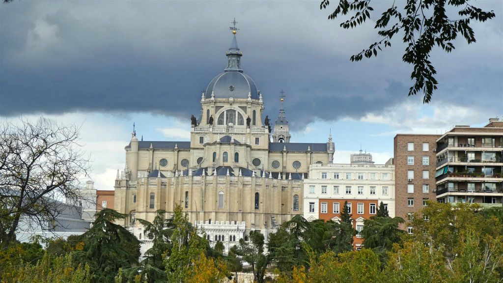 MADRID - de Almudena-kathedraal