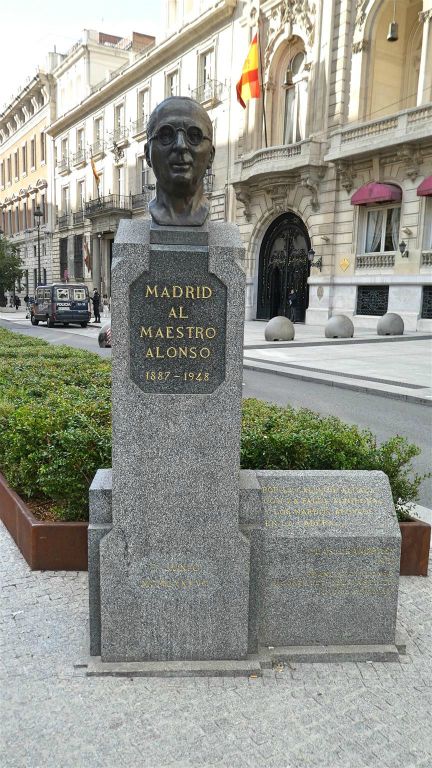 MADRID -  een standbeeld ter ere van de componist Francisco Alonso (1887-1948)