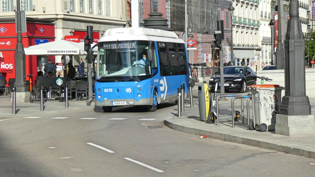 MADRID - een elektrische stadsbus