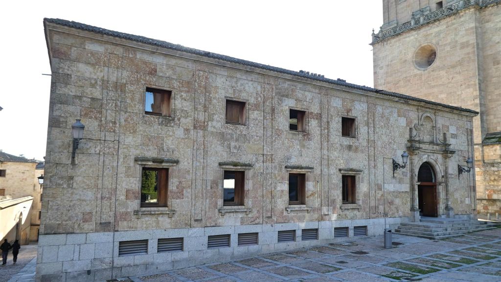 SALAMANCA - het Juan del Enzina-gebouw van de universiteit