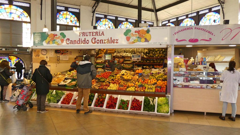 SALAMANCA - een fruitkraam in de centrale markt
