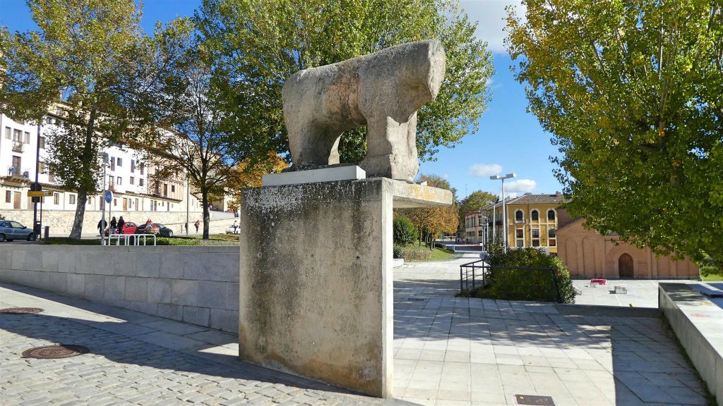 SALAMANCA - de verraco van een romeinse brug