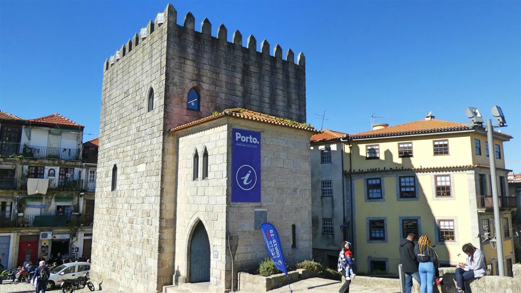PORTO - de Rua de D. Pedro Pitões toren