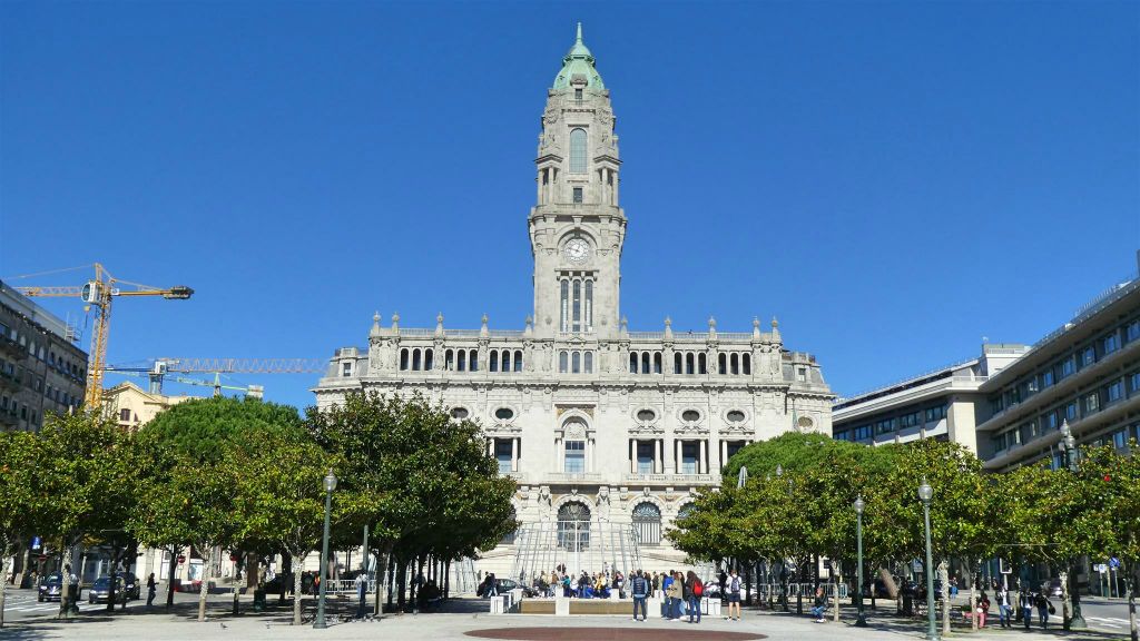 PORTO - het gebouw van de faculteit der letteren van de universiteit
