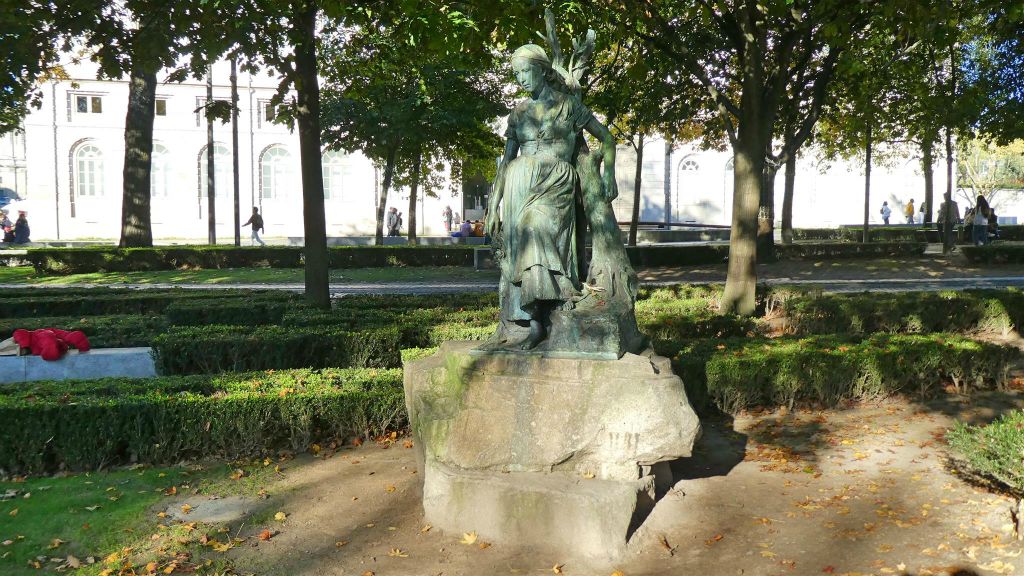 PORTO - een beeld in de João Chagas-tuin