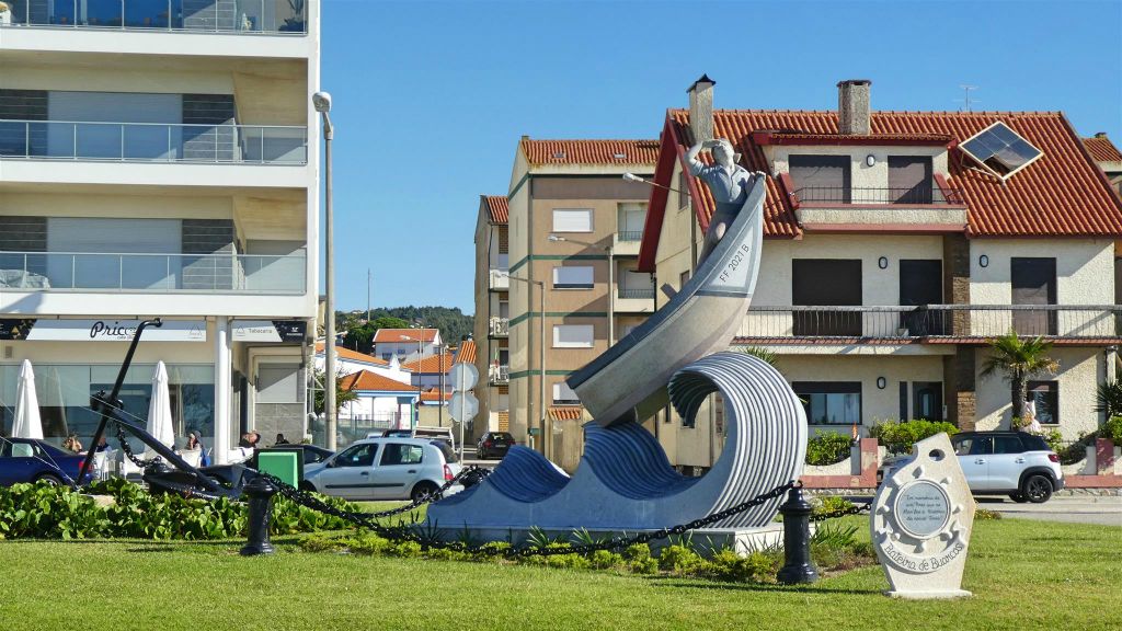 FIGUEIRA DA FOZ - een kunstwerk op de Praça Mar Português rotonde