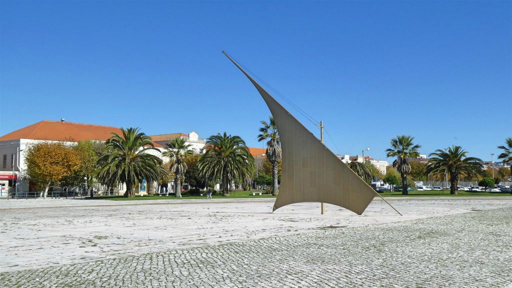 FIGUEIRA DA FOZ - een zeil in het park Praça da Europa Manuel Alfredo Aguiar de Carvalho