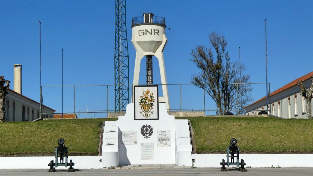 FIGUEIRA DA FOZ - een monument bij het trainingscentrum van de nationale republikeinse gardeschool