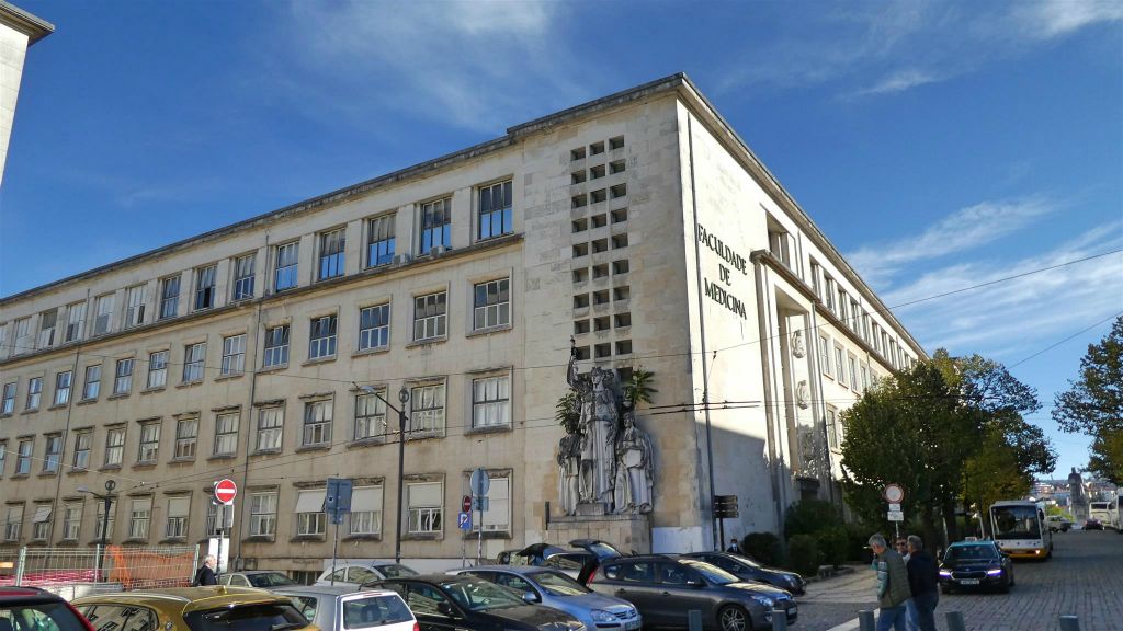 COIMBRA - het gebouw van de faculteit der geneeskunde van de universiteit