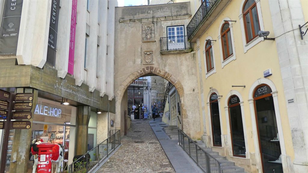 COIMBRA - de stadspoort Almedina