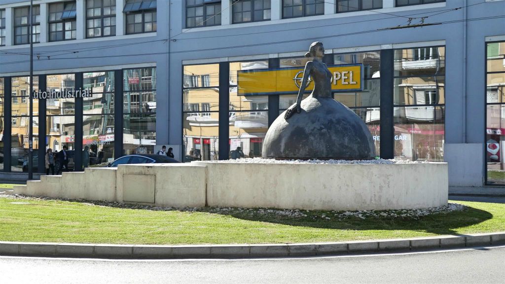 COIMBRA - de sculptuur ter ere van prinses Cindazunda