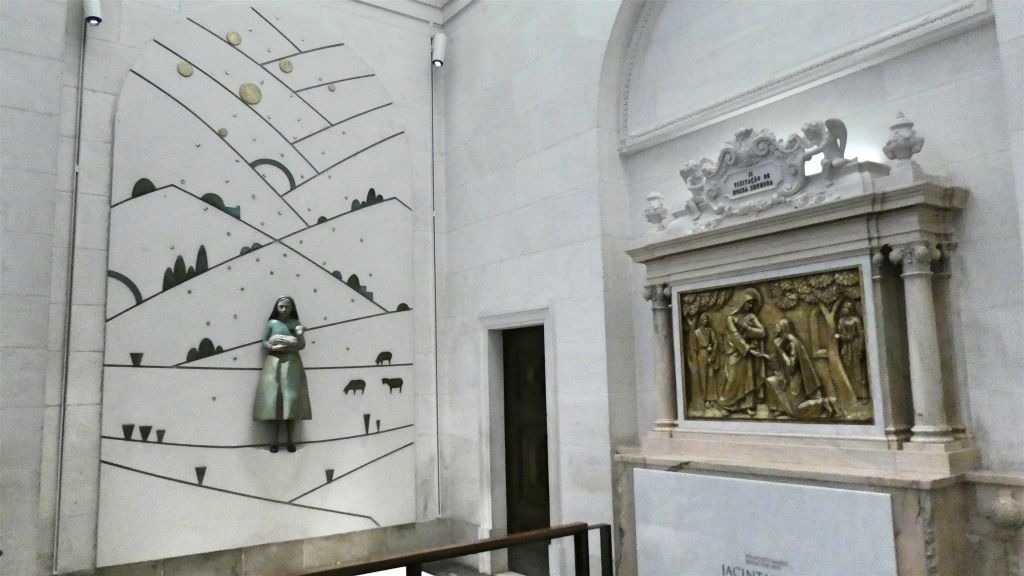 FÁTIMA - binnen in de basiliek van onze-lieve-vrouw van de rozenkrans