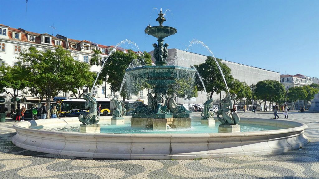 LISSABON - de noordelijke fontein op het Rossio plein