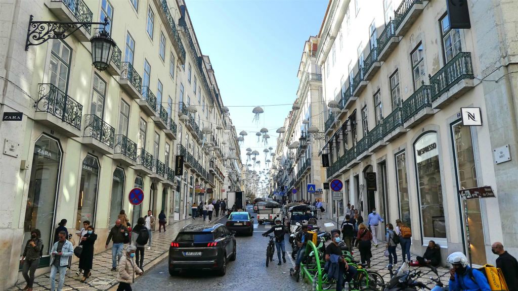 LISSABON - de winkelstraat Rua Garrett
