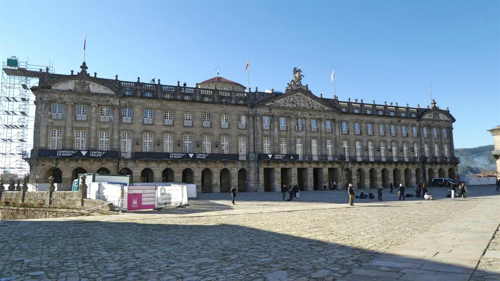 SANTIAGO DE COMPOSTELLA - het paleis van Raxoi aan het Obradoiro-plein