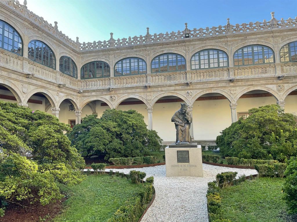 SANTIAGO DE COMPOSTELLA - een binnenplaats van de universiteitsbibliotheek