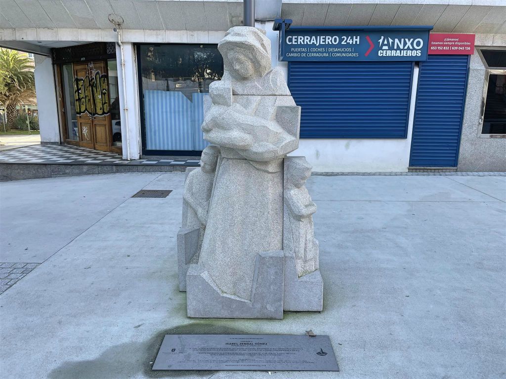 LA CORUÑA - het Isabel Zendal Gómez monument