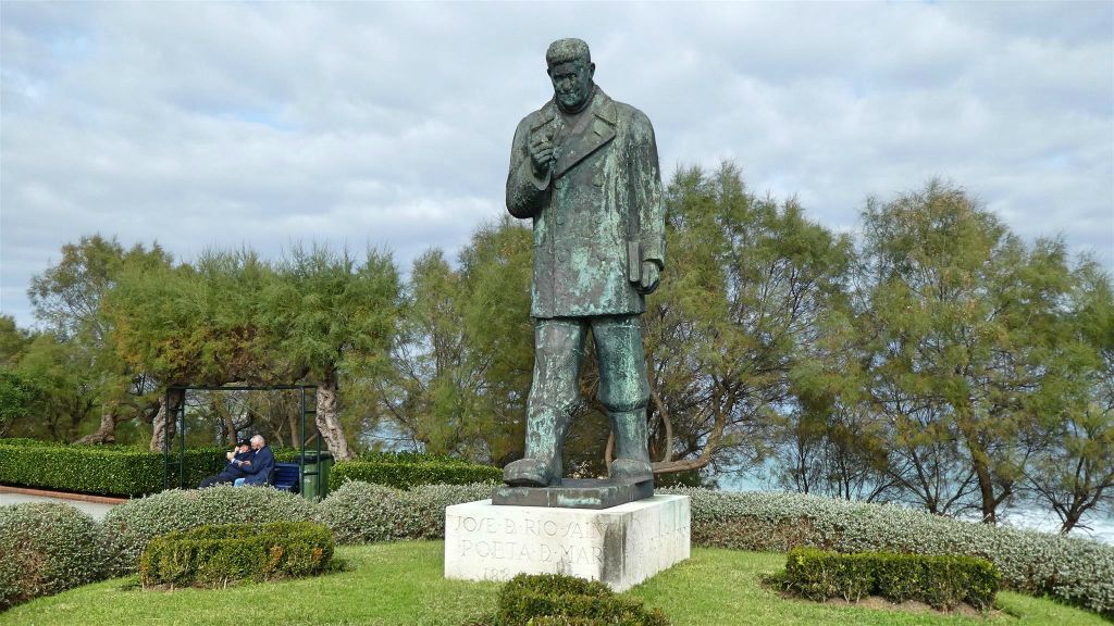 SANTANDER - een standbeeld ter ere van de schrijver van José del Río (1884-1964)
