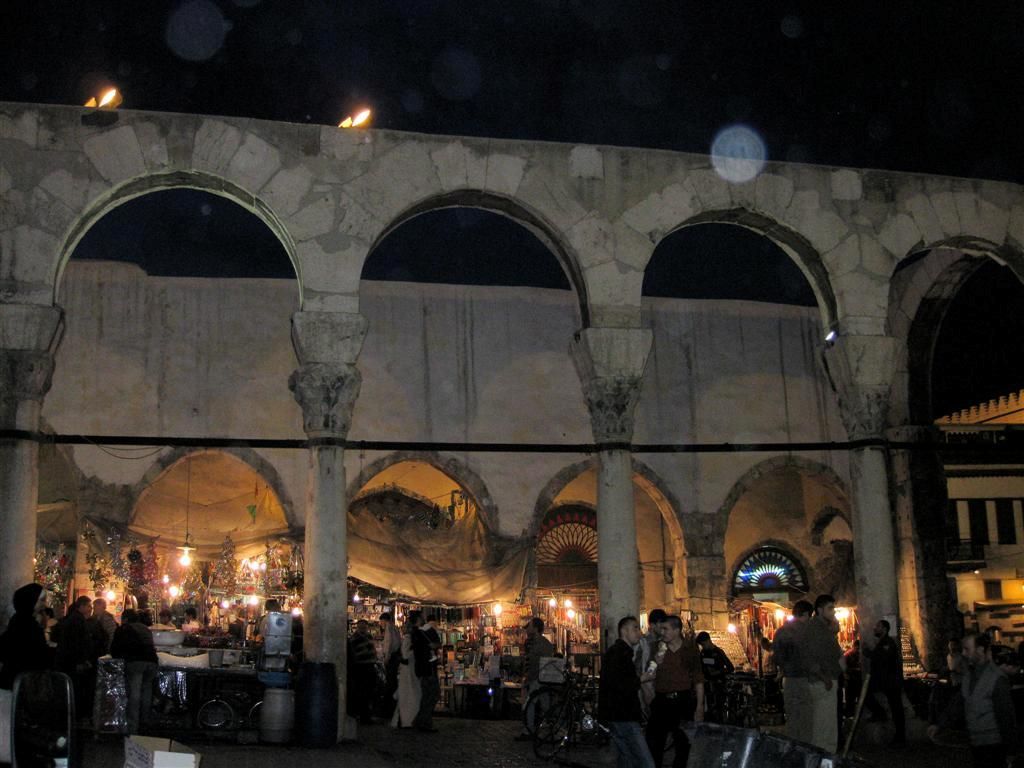 SYRIЁ - DAMASCUS - oude poort van tempel Jupiter bij de souq al-Hamadiyeh
