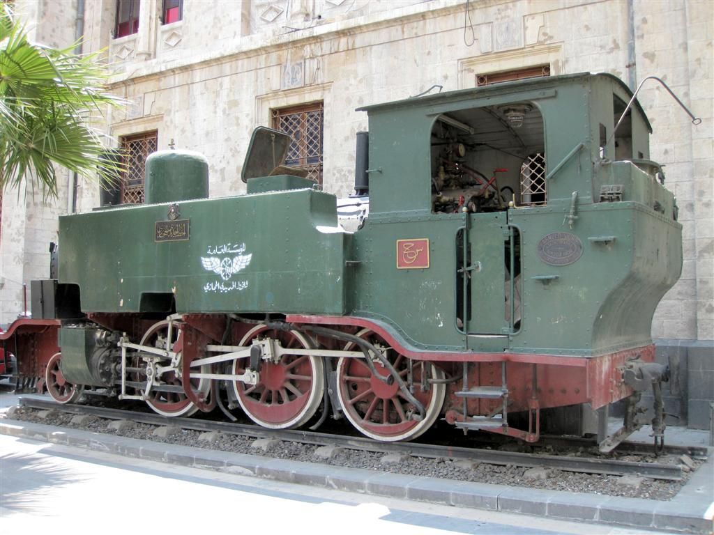 SYRIЁ - DAMASCUS - oude locomotief bij oude treinstation