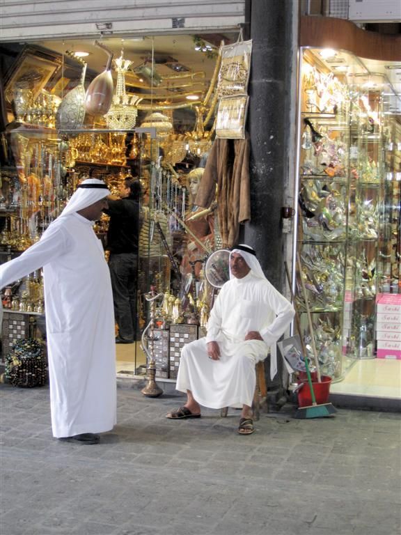 SYRIЁ - DAMASCUS - twee lokalen in de souk al-Hamadiyeh
