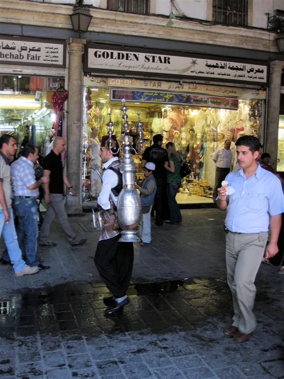 SYRIЁ - DAMASCUS - waterman in de souk al-Hamadiyeh