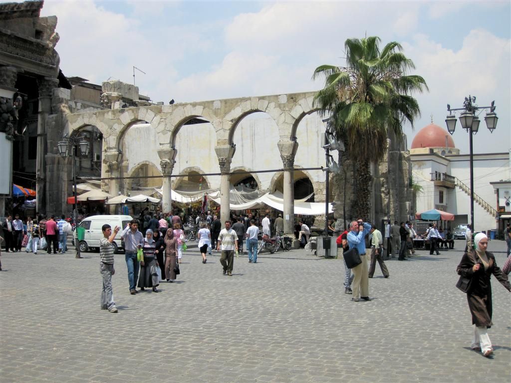 SYRIЁ - DAMASCUS - oude poort van tempel Jupiter bij de souk al-Hamadiyeh