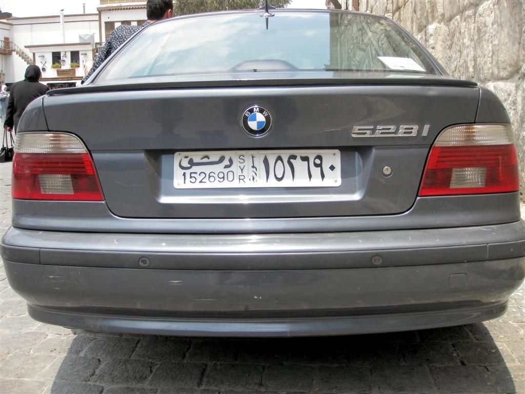 SYRIЁ - DAMASCUS - BMW 528i met Syrische kentekenplaat