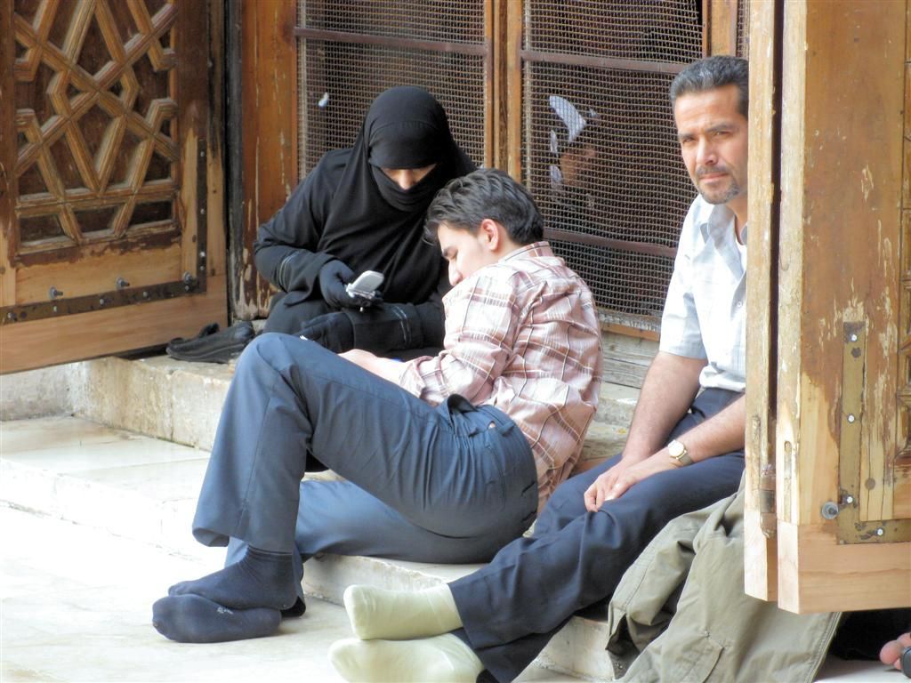 SYRIЁ - DAMASCUS - lokale bevolking bij Omaijadenmoskee