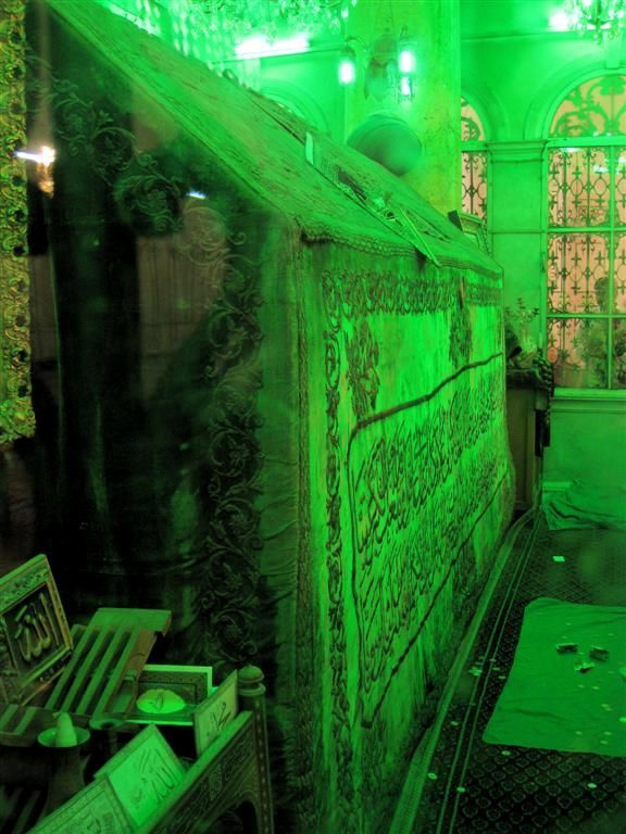 SYRIЁ - DAMASCUS - binnenin de tempel van Johannes de Doper in de Omaijadenmoskee