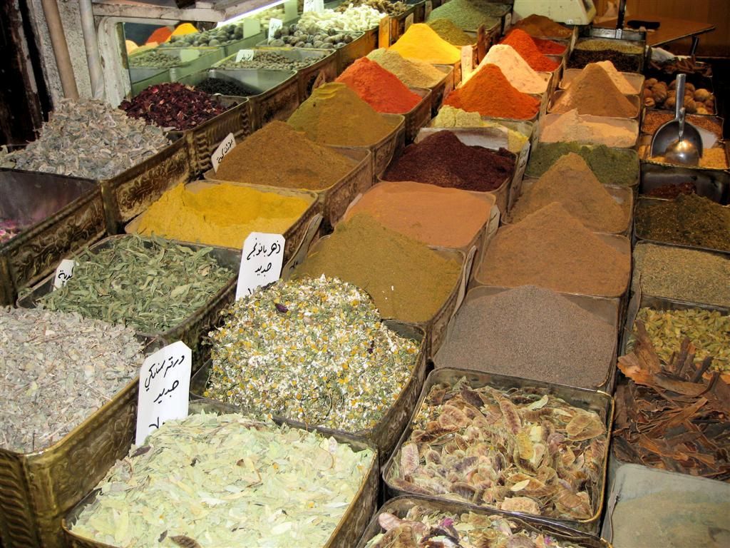 SYRIЁ - DAMASCUS - diverse kruiden en specerijen in souk