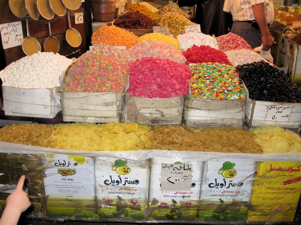 SYRIЁ - DAMASCUS - diverse snoepgoed in souk